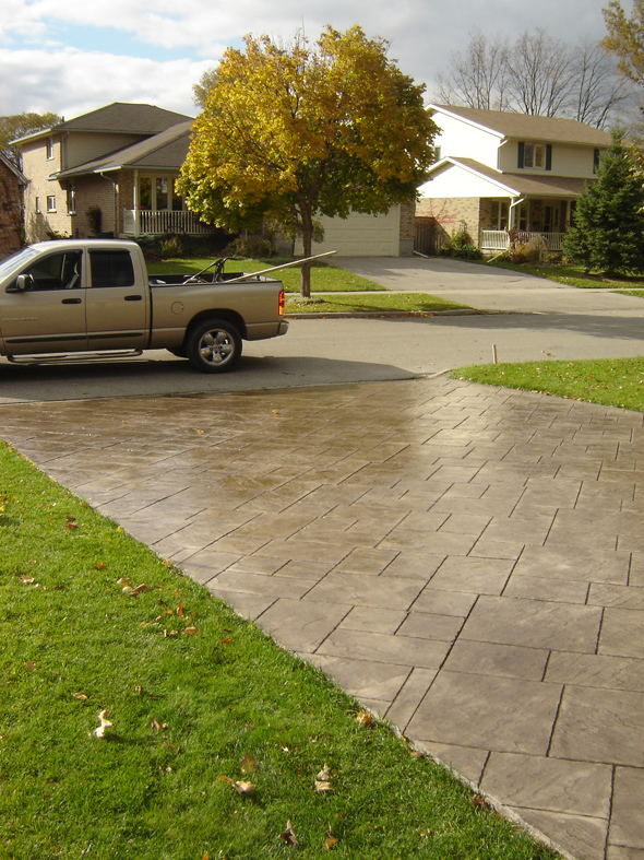 Patterned concrete driveway